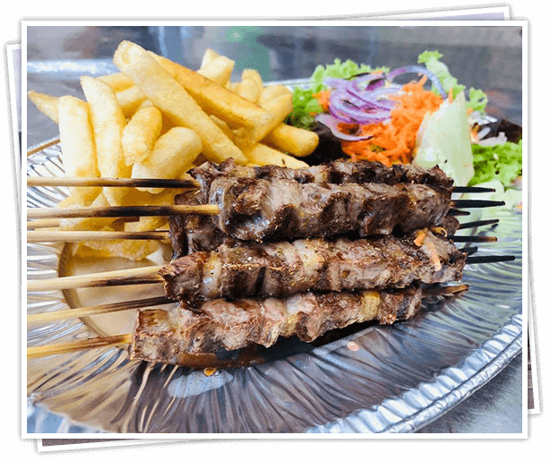nos-horaires-specialiste-grillades-restaurant-la-vache-rouge-yves-gomezee